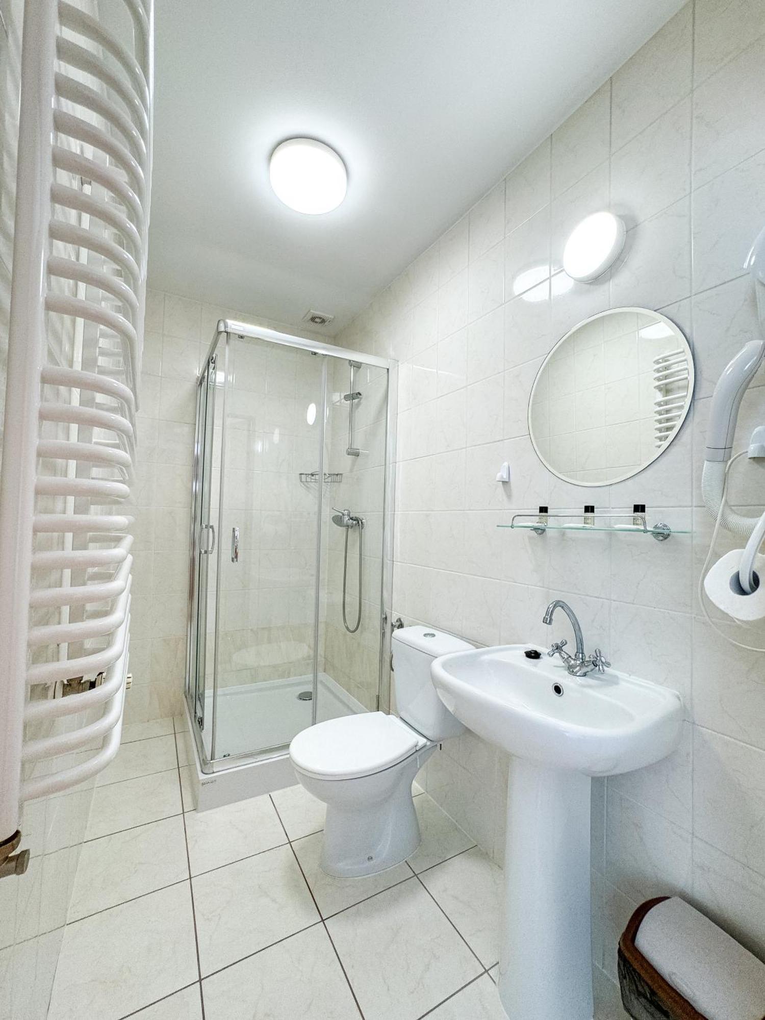 Hotel Tor Kielce Cminsk Экстерьер фото